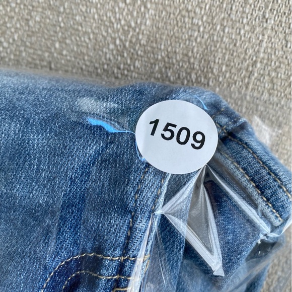 Flying Monkey Jeans Women’s 28 Distressed Blue Jeans Distressed Denim NWT - Picture 9 of 10